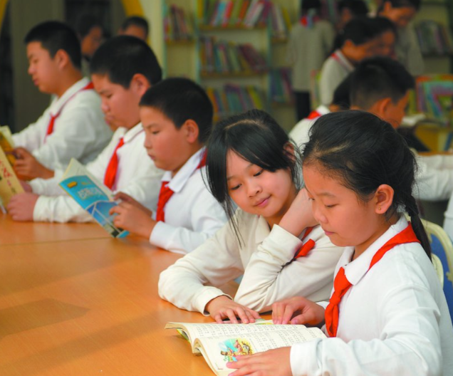 依托四维阅览丛书构建课程在课堂上小学