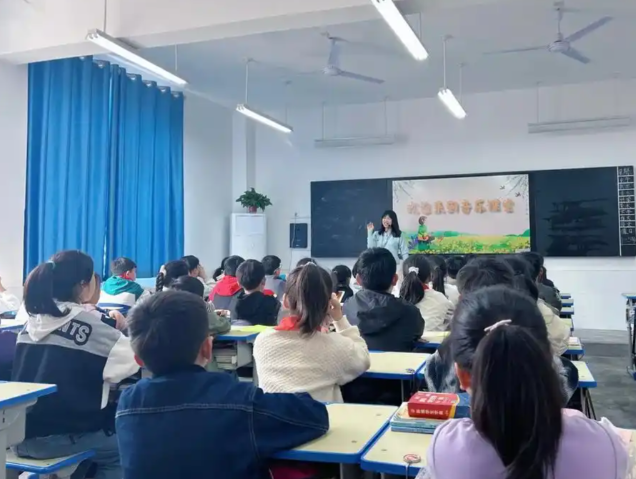 对讲堂内容的多元化诉求教师剖析学生的学习动态调整教育内容 对讲堂内容的多元化诉求教师剖析学生的学习动态调整教育内容