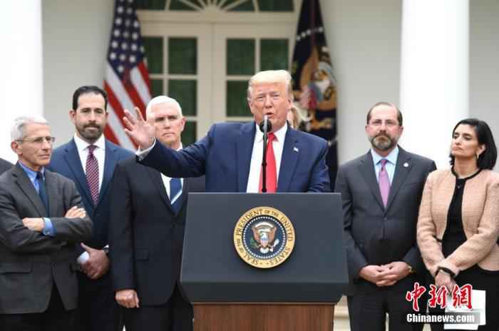 当地时间3月13日,美国总统特朗普在白宫宣布“国家紧急状态”,应对新冠肺炎疫情。 中新社记者 陈孟统 摄 美大型航空业者签署联名信 促财政部速拨款纾困